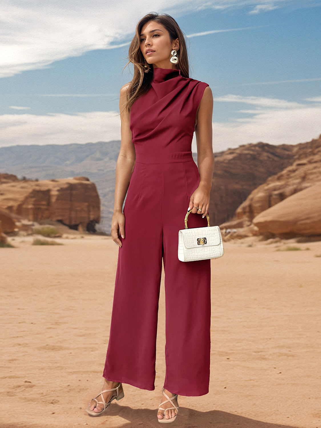 Ärmelloser Jumpsuit mit gerüschtem Rollkragen